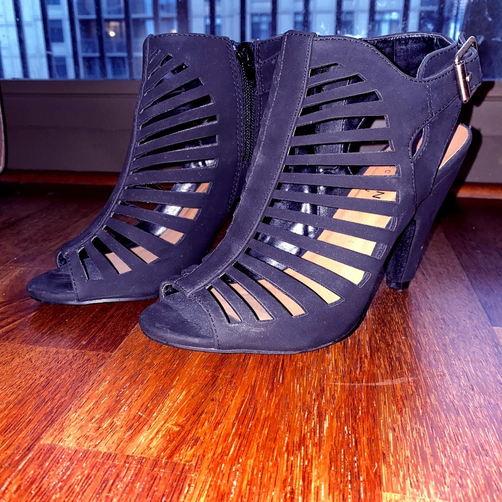 Manhattan Collection Shaky - Black Dress Sandal